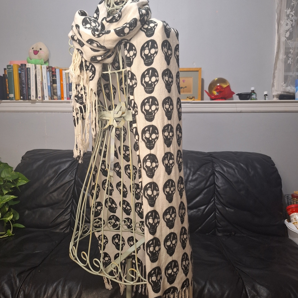 Black Skull Print Scarf